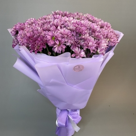 Букет з фіолетових хризантем