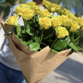 Жовті троянди букет